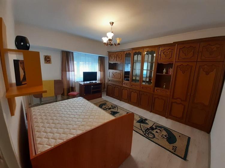 Garsonieră decomandată în Central