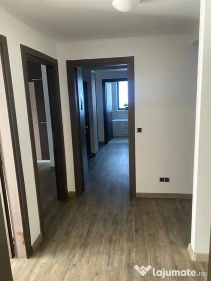 Apartament cu 4 camere decomandat în Poiana Brașov
