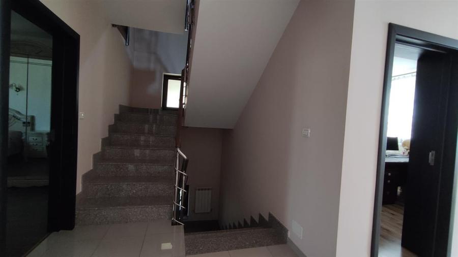 Casă individuală cu 6 camere cu Teren 810 Mp în Pipera