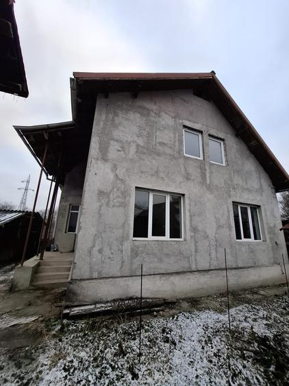 Casă individuală cu 3 camere cu Canalizare în Goranu