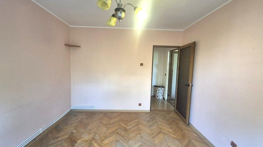 Apartament cu 3 camere semidecomandat în Vest