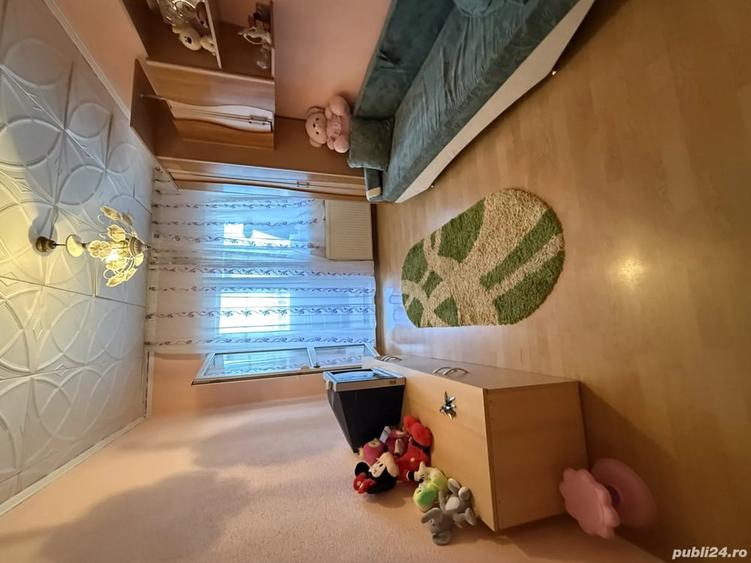 Apartament cu 4 camere semidecomandat în Central