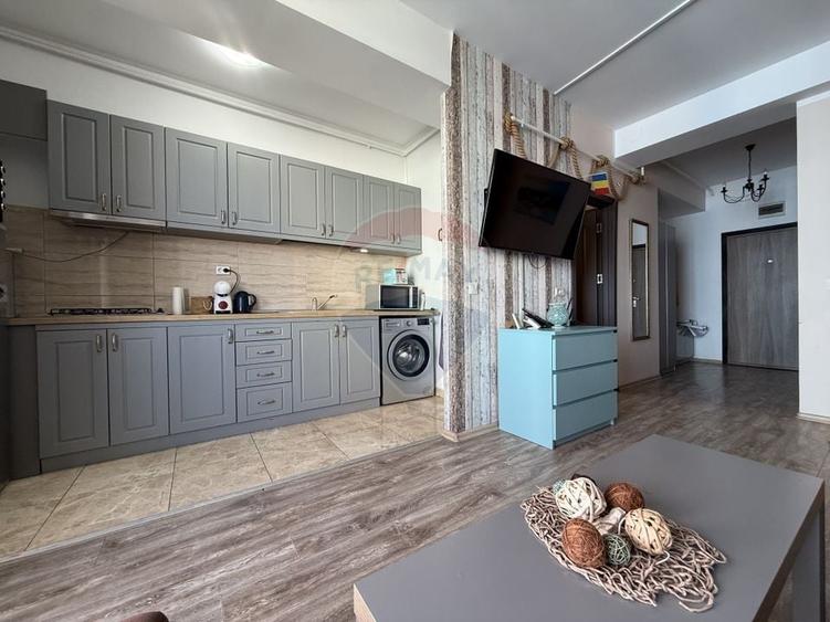 Apartament cu 2 camere semidecomandat, mobilat în Central