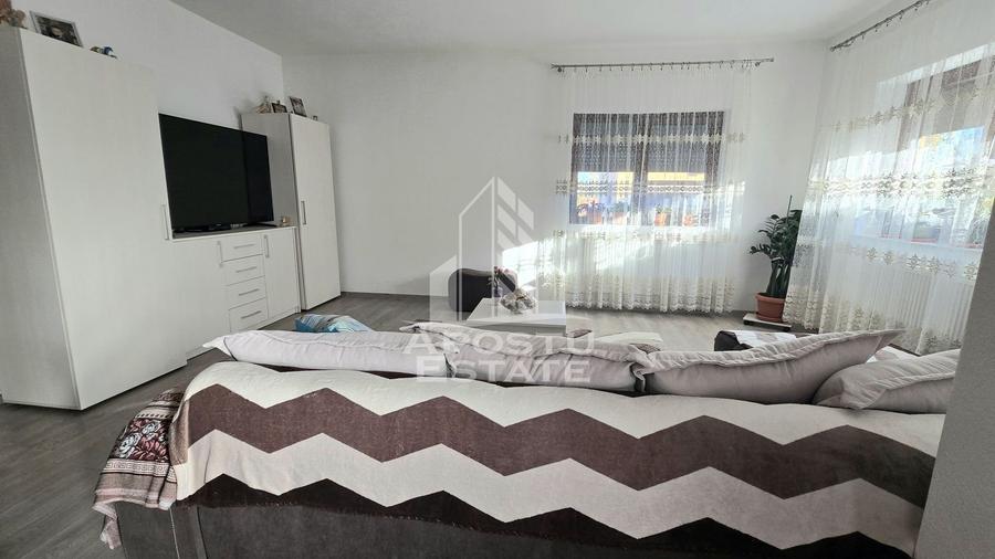 Casa individuala de vanzare cu 4 camere si garaj in Sag, vatra satului - 2