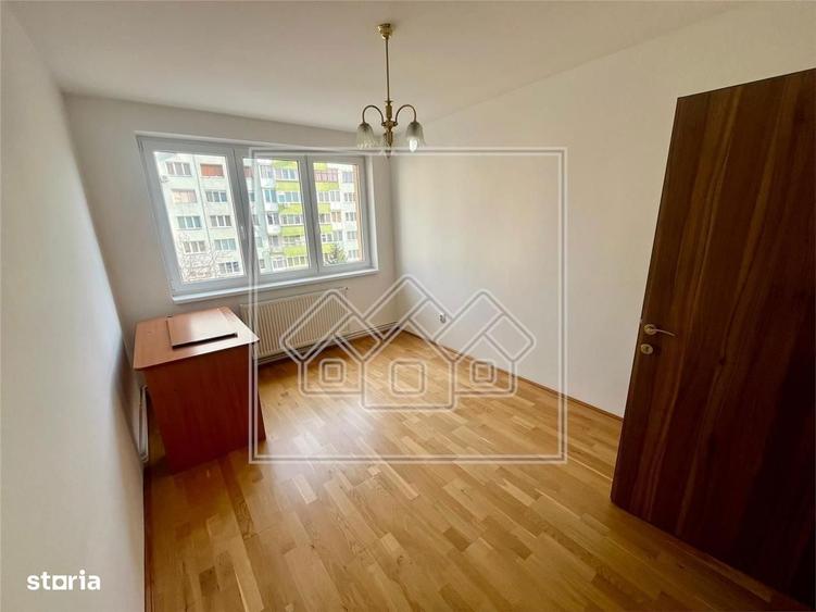 Apartament 3 camere pe Mihai Viteazu, la cheie, disponibil imediat - 1
