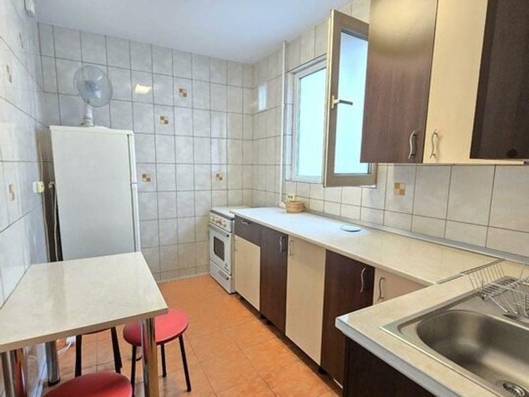 Apartament cu 2 camere decomandat în Cantemir