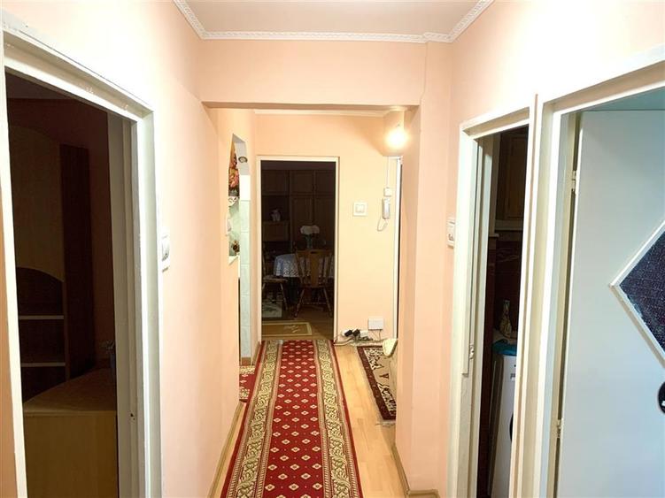 RECO Apartament 3 camere de inchiriat , 66 mp, parter, Bulevardul Decebal aproap - 12
