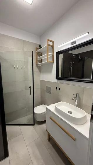 Apartament cu 2 camere semidecomandat, mobilat în Florești