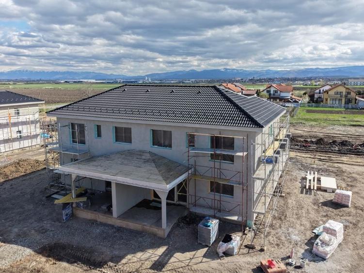 Duplex cu 4 camere cu Canalizare în Șura Mică