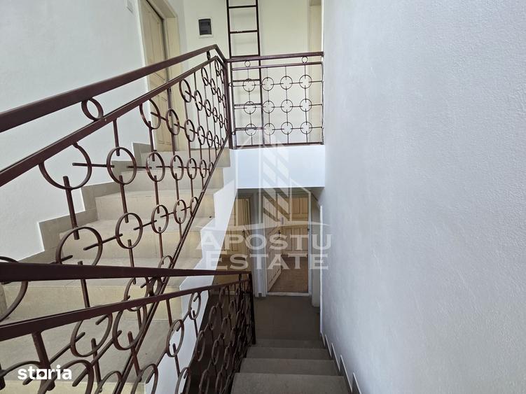 Casă cu 8 camere cu Teren 1140 Mp în Central