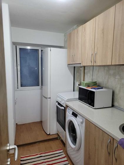 Apartament cu 2 camere semidecomandat, mobilat în Brâncoveanu