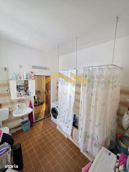 Casă cu 7 camere cu Teren 456 Mp în Central