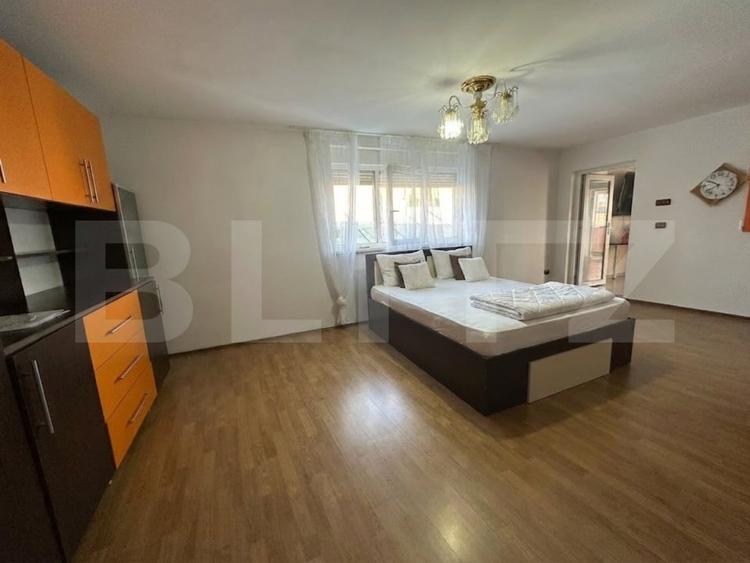 Apartament cu 3 camere decomandat, mobilat în 22 Decembrie