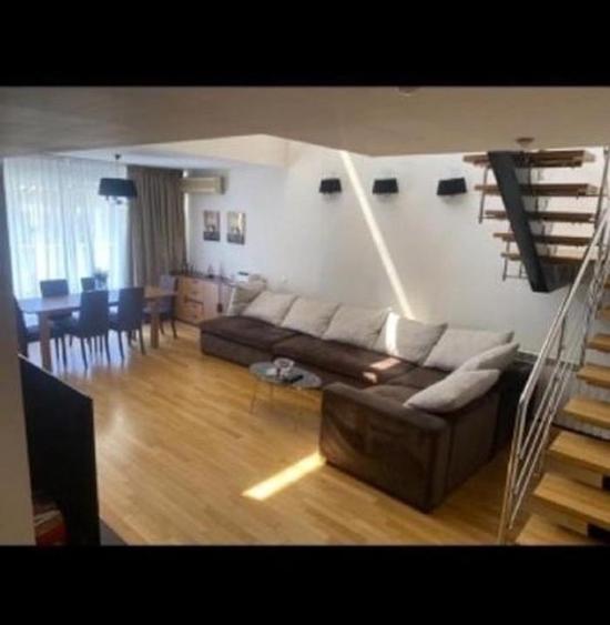 Apartament cu 5 camere decomandat în Herăstrău