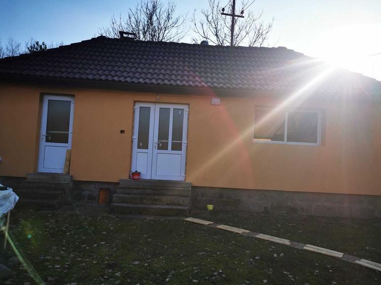Casă cu 4 camere în Dumbrava