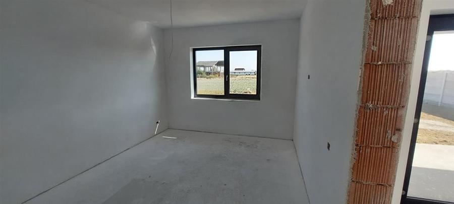 Casă cu 3 camere cu Teren 553 Mp în Sântandrei