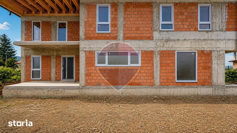 Casă cu 4 camere cu Teren 350 Mp în Dârste