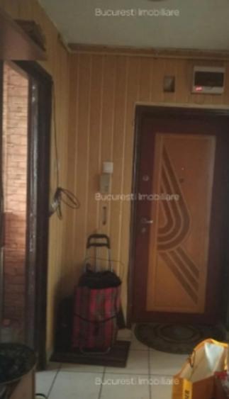Apartament cu 3 camere semidecomandat în Titan