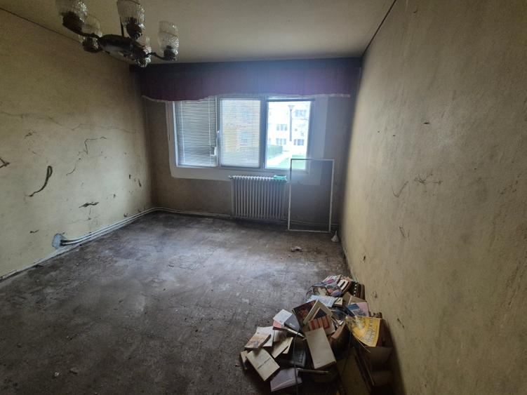 Apartament cu 2 camere semidecomandat în Micro I