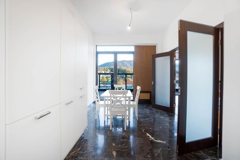 Apartament cu 5 camere decomandat, mobilat în Brașovul Vechi