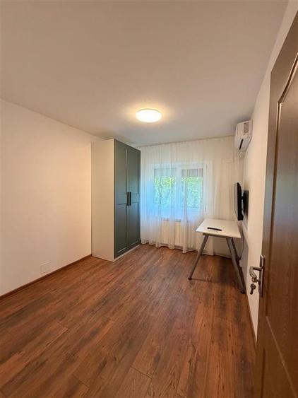 Apartament cu 3 camere decomandat, mobilat în Băneasa