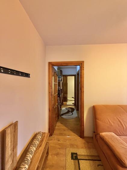 Apartament cu 4 camere semidecomandat, mobilat în Dacia