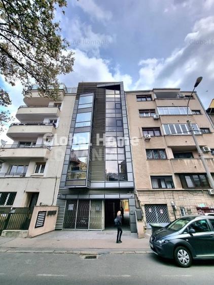 Birou, de 156 mp, în Romană