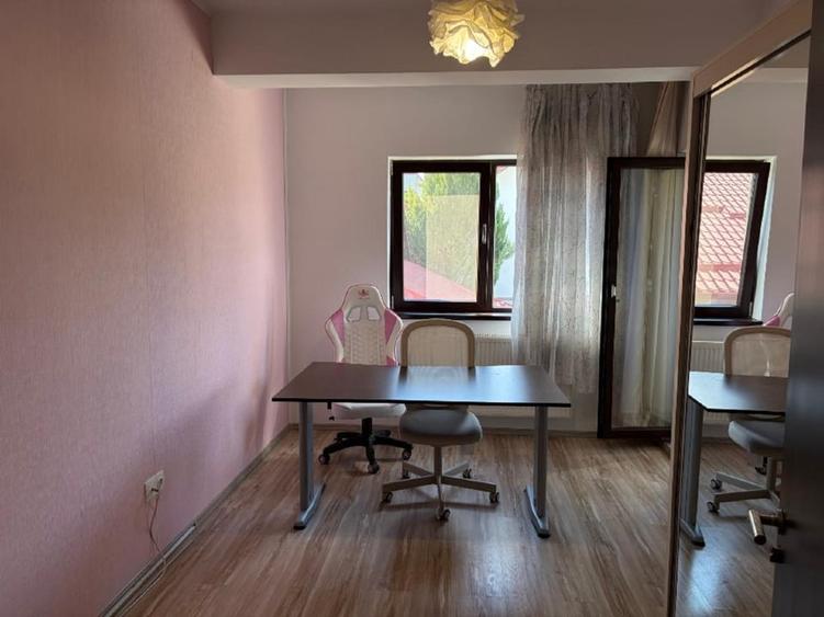 Apartament cu 3 camere decomandat, mobilat în Titan
