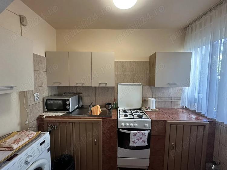 Apartament cu 3 camere în Malu Roșu