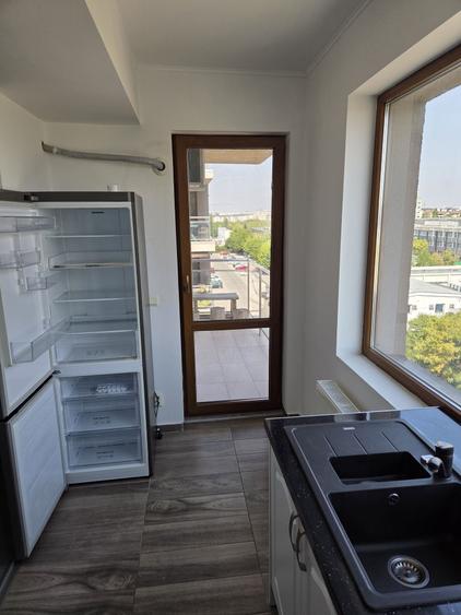Apartament cu 3 camere semidecomandat în Berceni