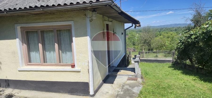 Casă cu 2 camere cu Teren 1955 Mp în Remeți