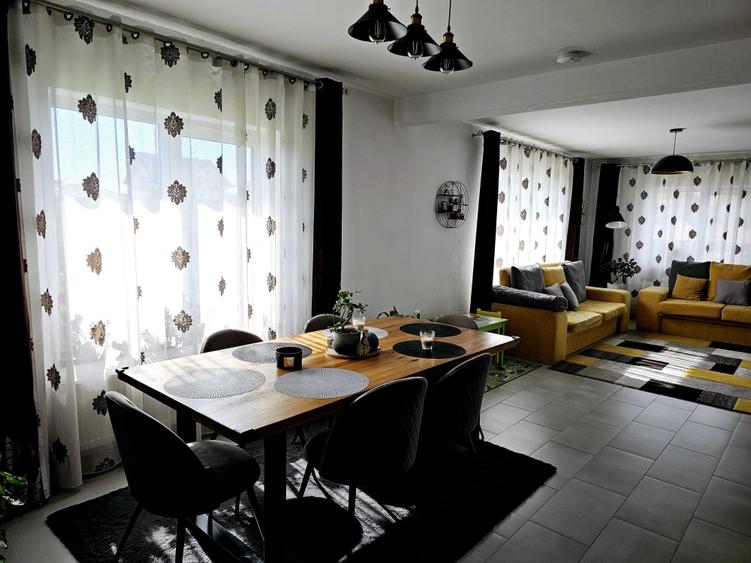 Casă cu 4 camere în Sânmartin