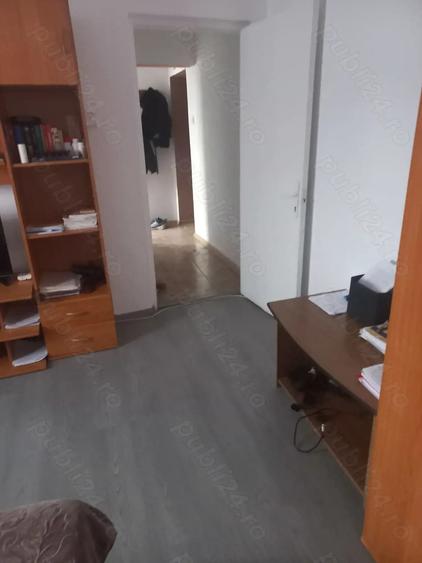 Apartament cu 3 camere semidecomandat în Central