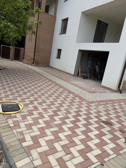 Casă cu 4 camere în Bujoreni