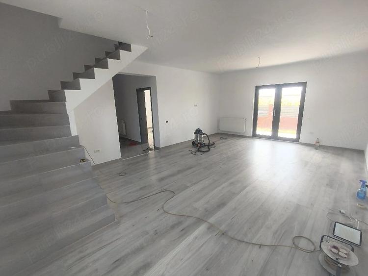 Casă cu Teren 400 Mp în Domnești