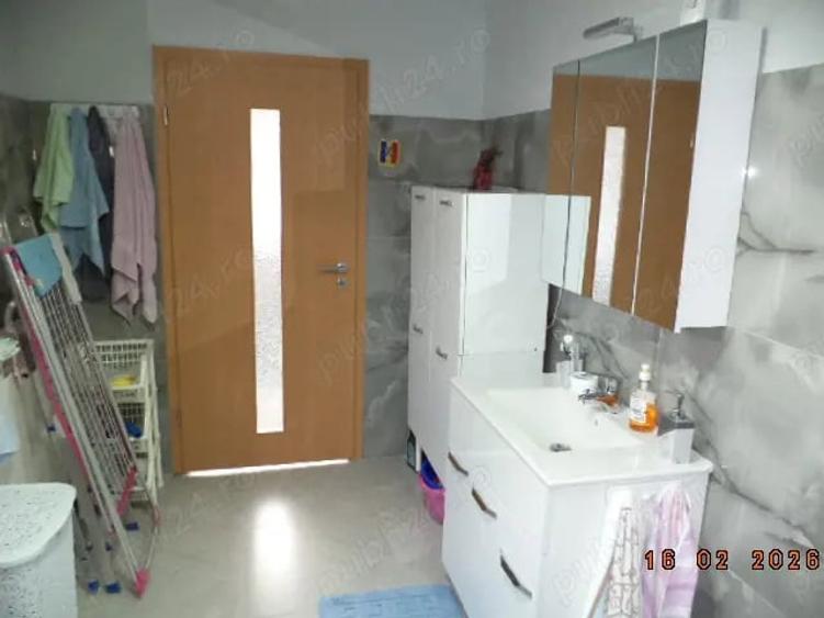 Casă cu Teren 1756 Mp în Vest
