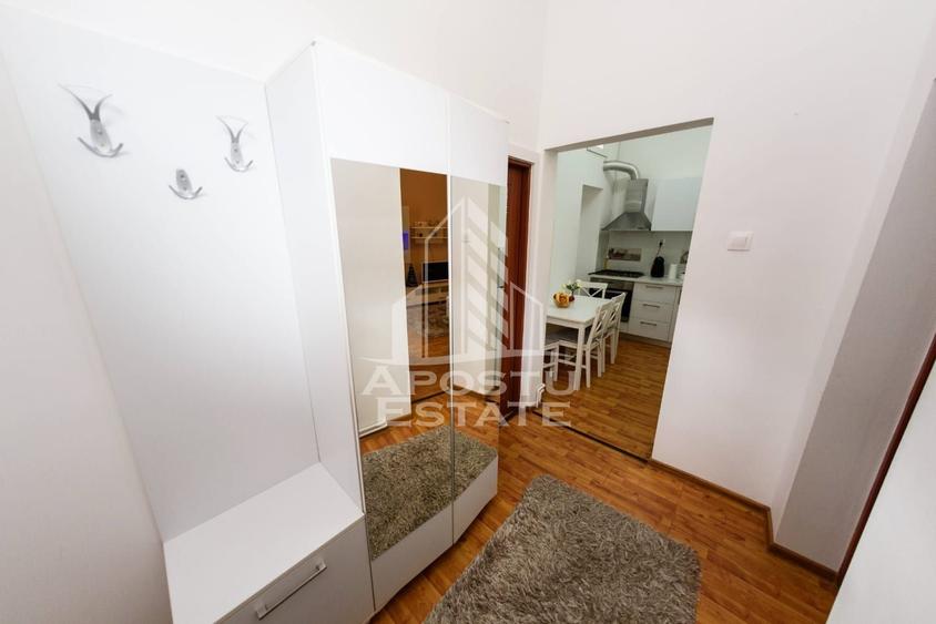 Apartament cu 3 camere decomandat, mobilat în P-ța Unirii