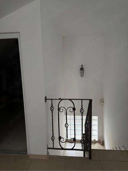 Casă cu 5 camere cu Teren 220 Mp în Central