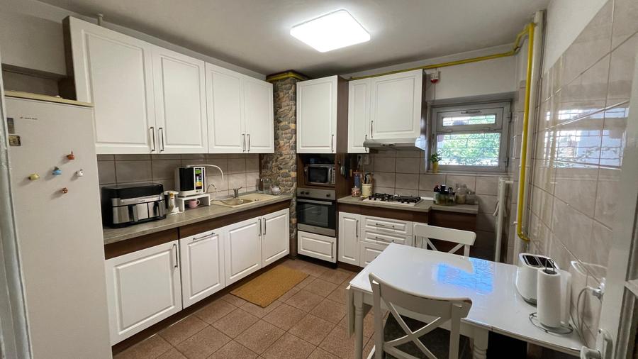 Apartament cu 4 camere decomandat în Lăpuș