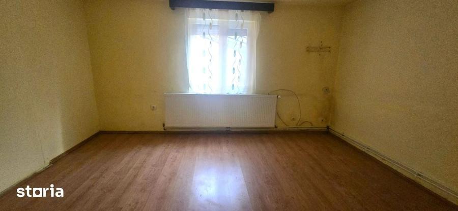 Casă cu 6 camere cu Teren 523 Mp în Cantemir