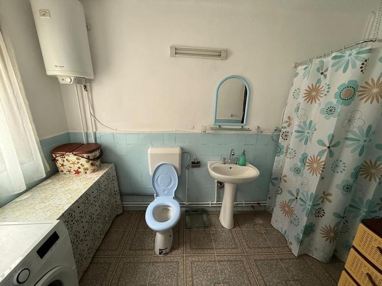 Casă cu 3 camere în Pietroasa