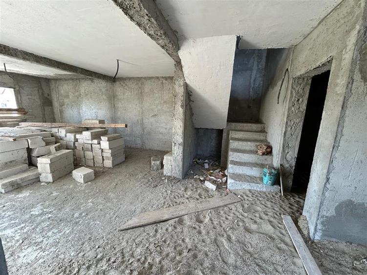 Casă individuală cu 4 camere cu Teren 273 Mp în Câmpineanca
