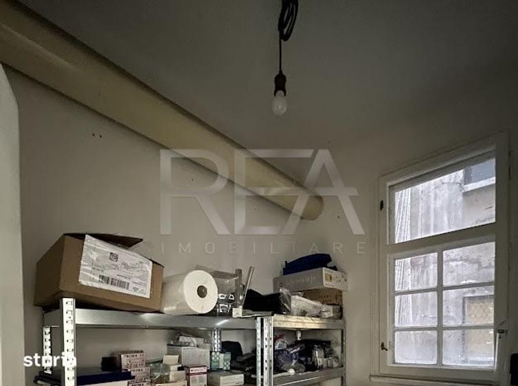 Apartament cu 4 camere semidecomandat în Romană