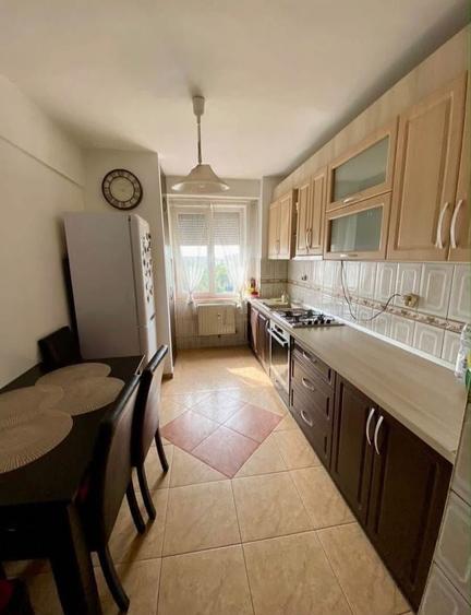 Apartament cu 3 camere decomandat în Nufărul