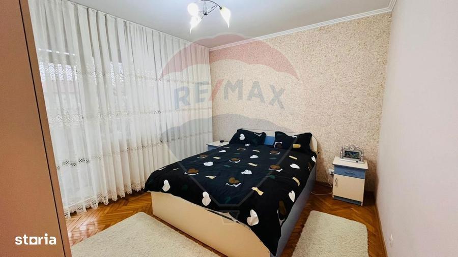 Apartament cu 3 camere semidecomandat, mobilat în Rogerius
