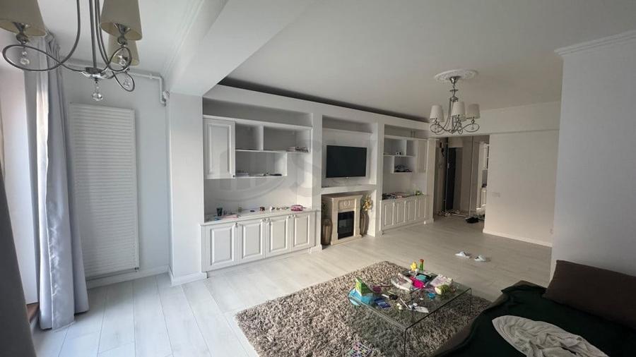 Apartament cu 3 camere decomandat în Aviației