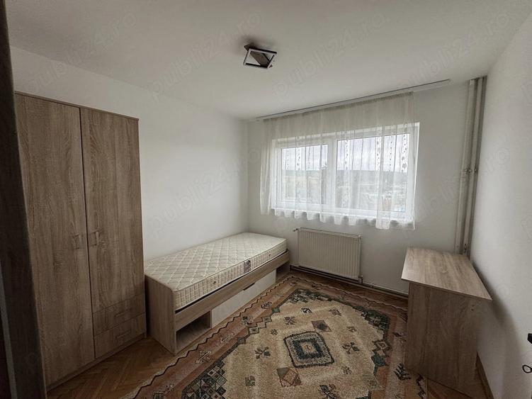 Apartament cu 3 camere decomandat în Exterior Vest