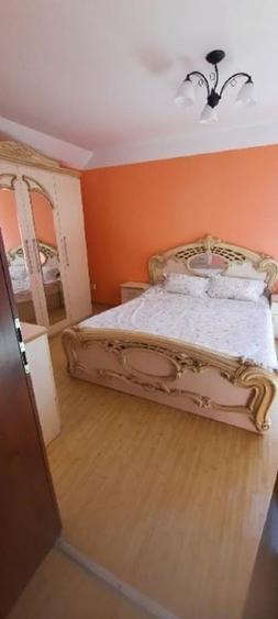 Casă individuală cu 12 camere cu Teren 730 Mp în Pietroasa