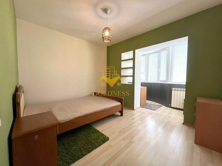 Apartament cu 3 camere semidecomandat în Central