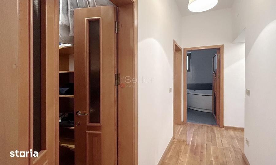 Casă cu 7 camere cu Teren 178 Mp în Florilor